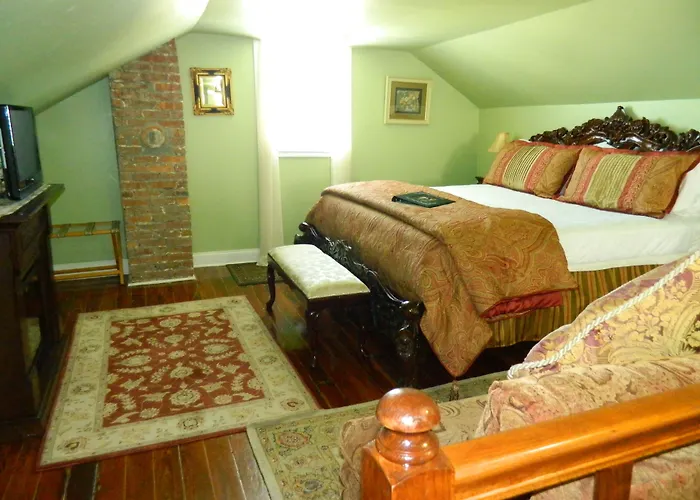 Bayfront Westcott House Bed & Breakfast